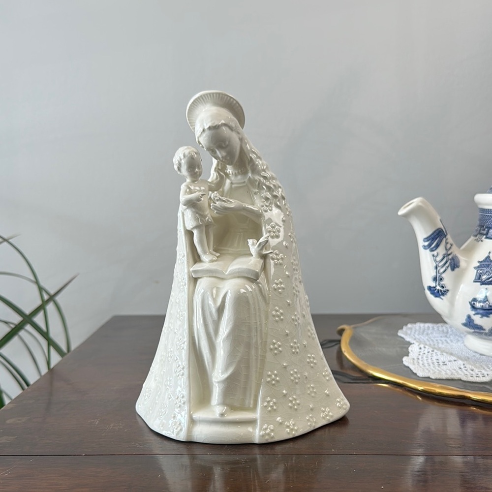MJ Hummel Goebel 9.5” White Flower Madonna & Infant Jesus 1949-55 West Germany